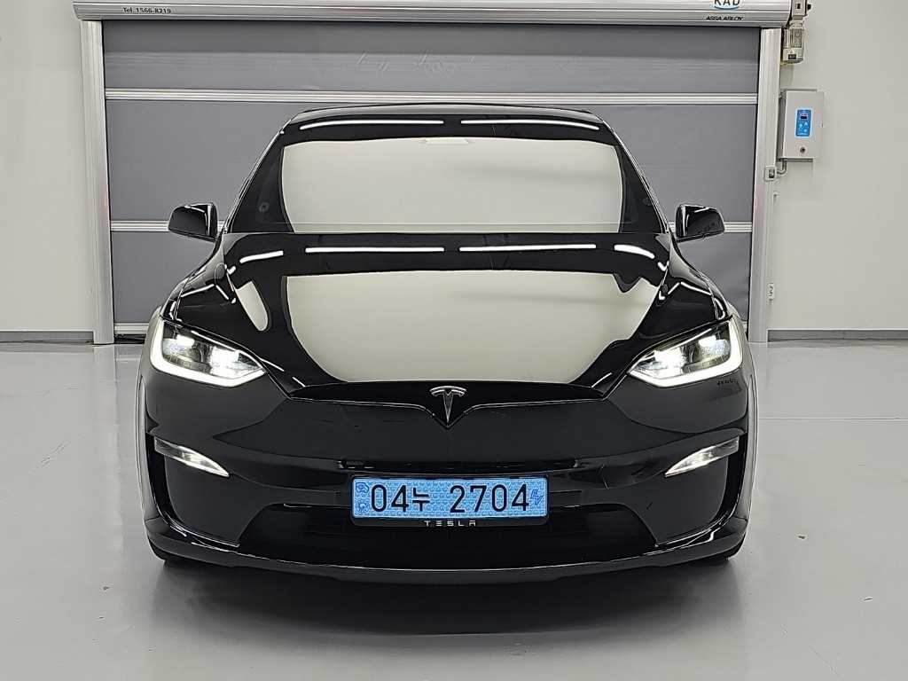 Tesla Model X — photo 02