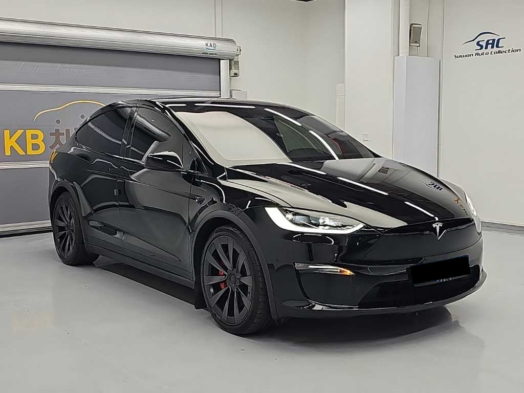 Tesla Model X — photo 04