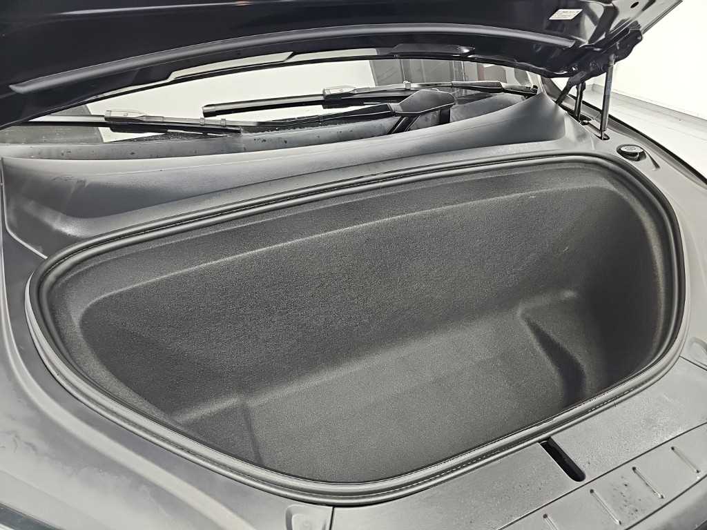 Tesla Model X — photo 05
