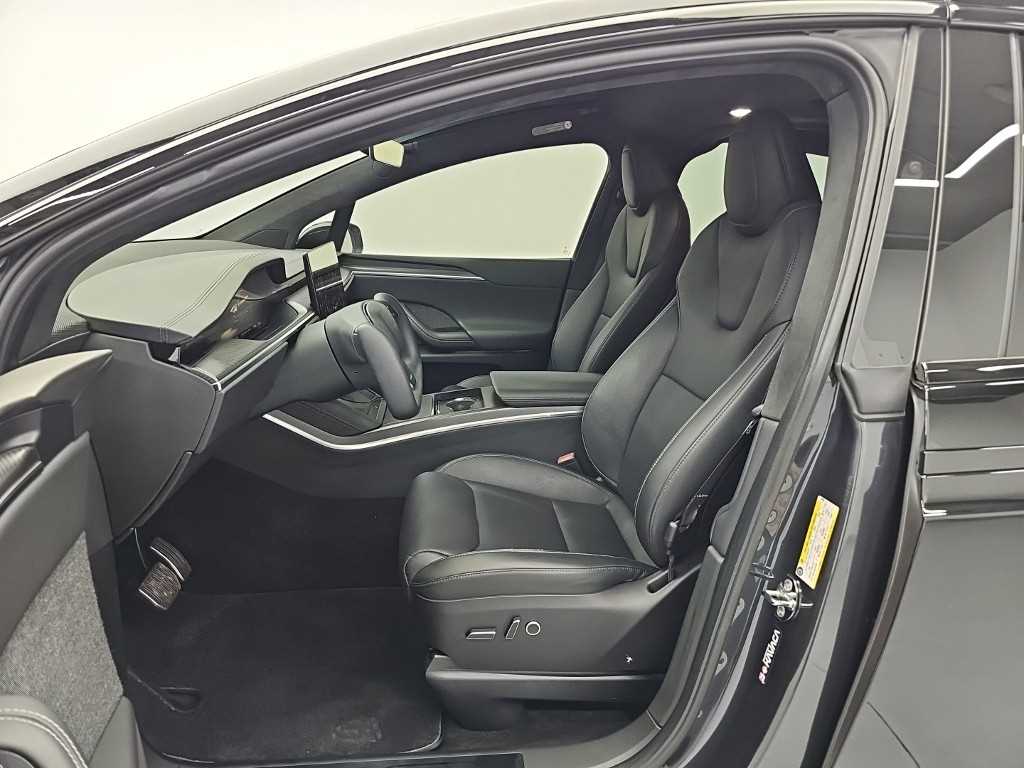Tesla Model X — photo 11