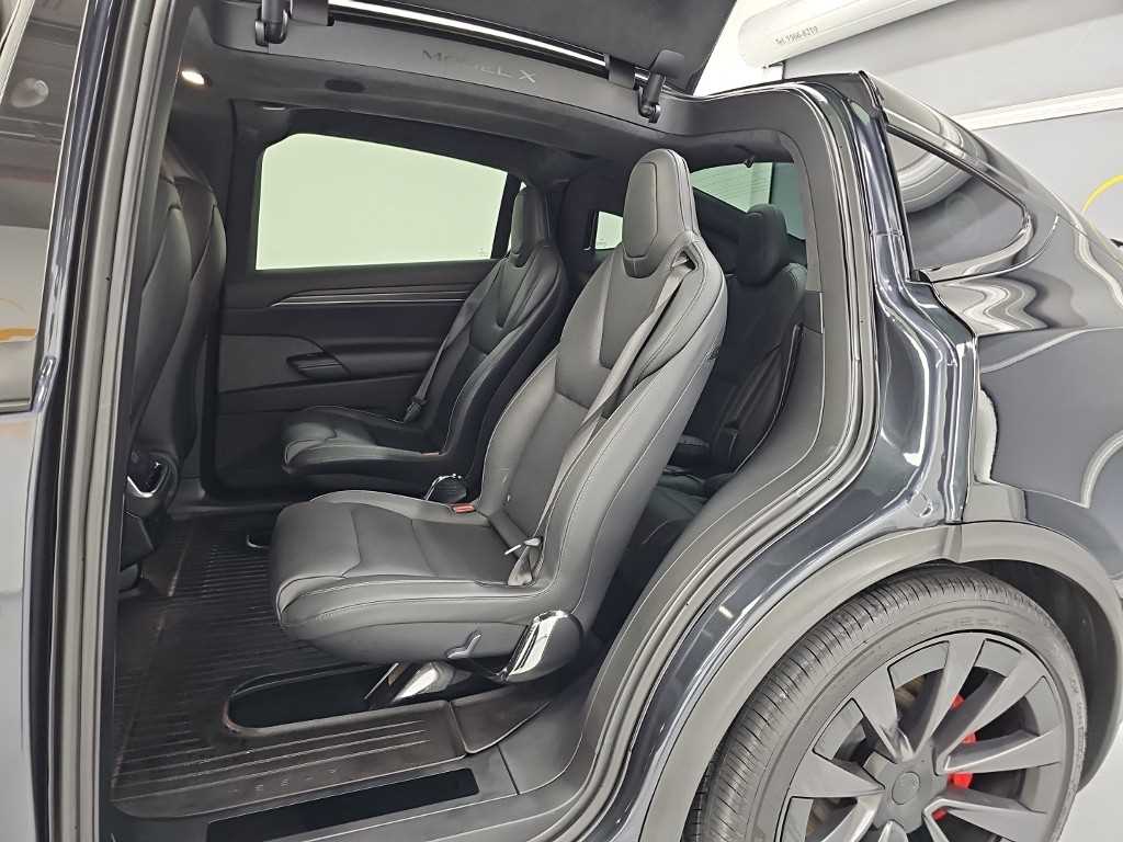 Tesla Model X — photo 12