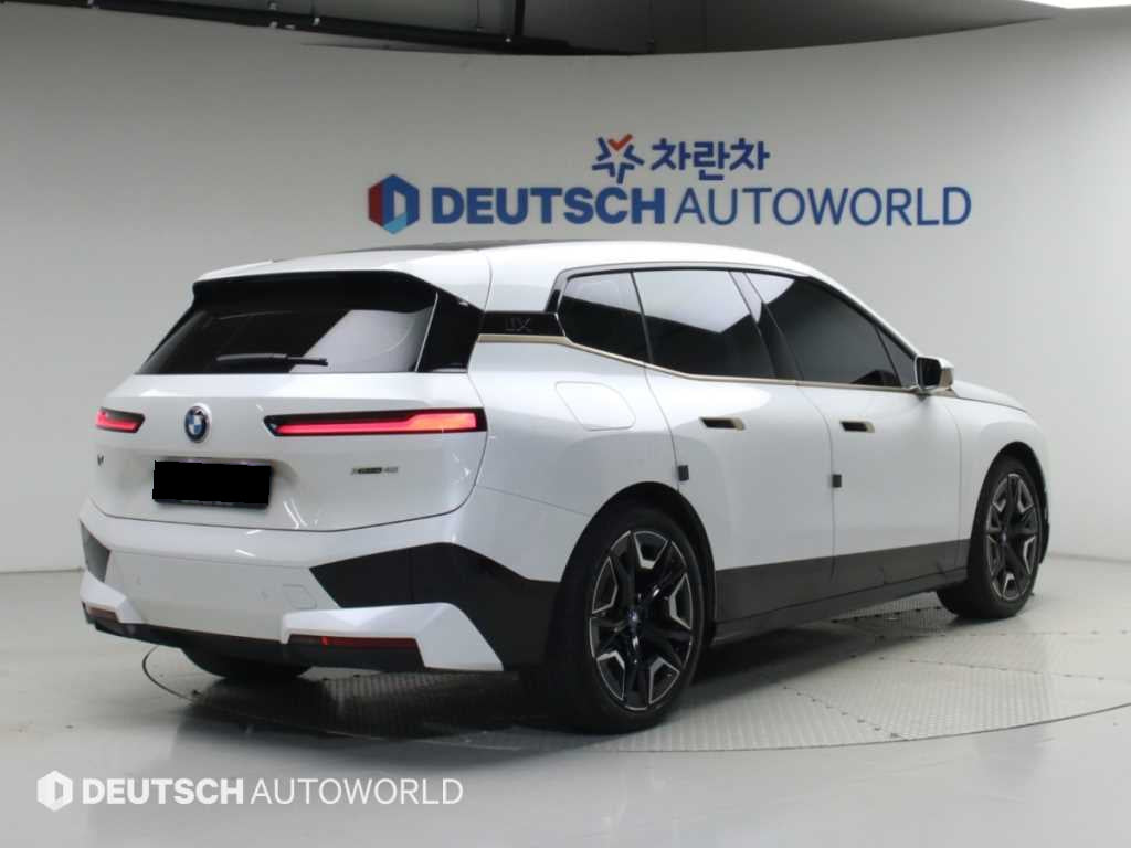 BMW iX — photo 03