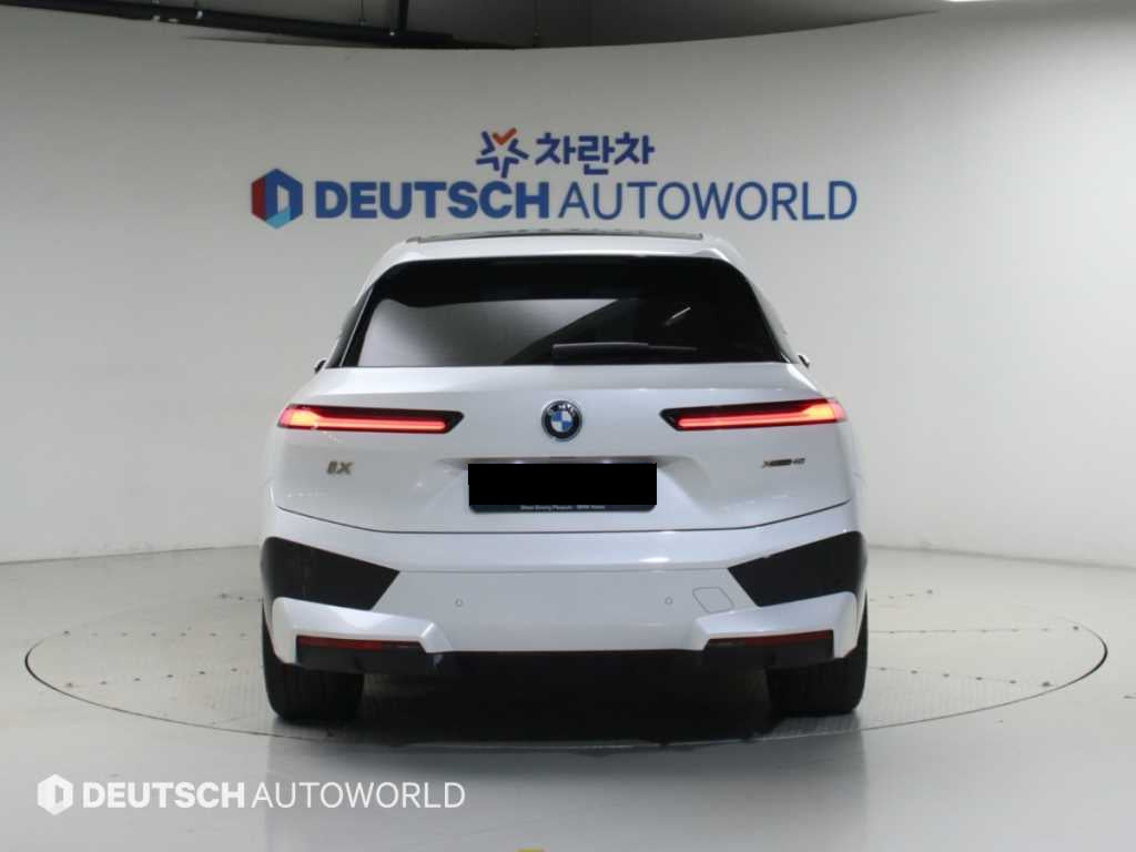 BMW iX — photo 05