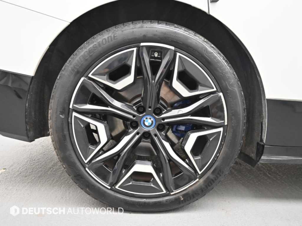 BMW iX — photo 06