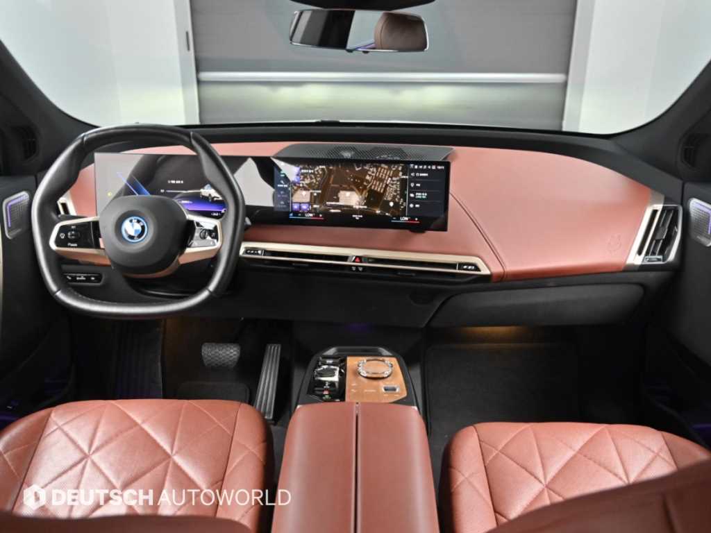 BMW iX — photo 08