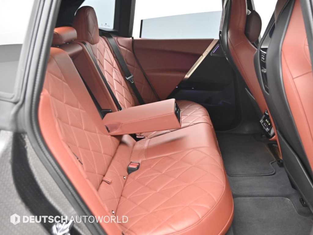 BMW iX — photo 12