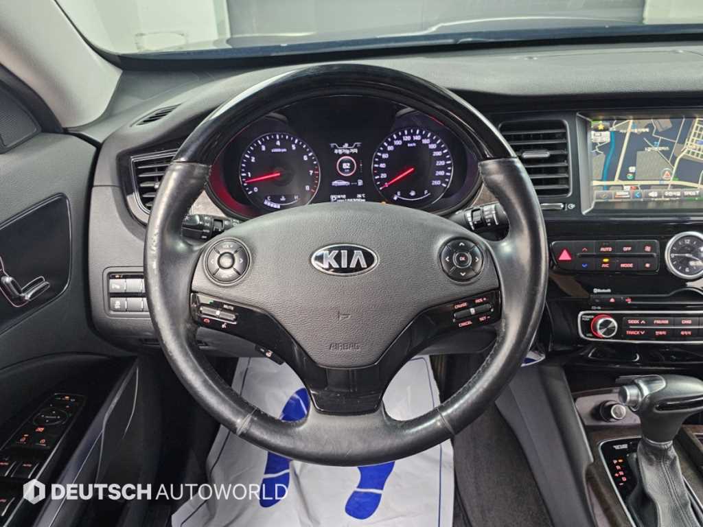 Kia K9 — photo 13