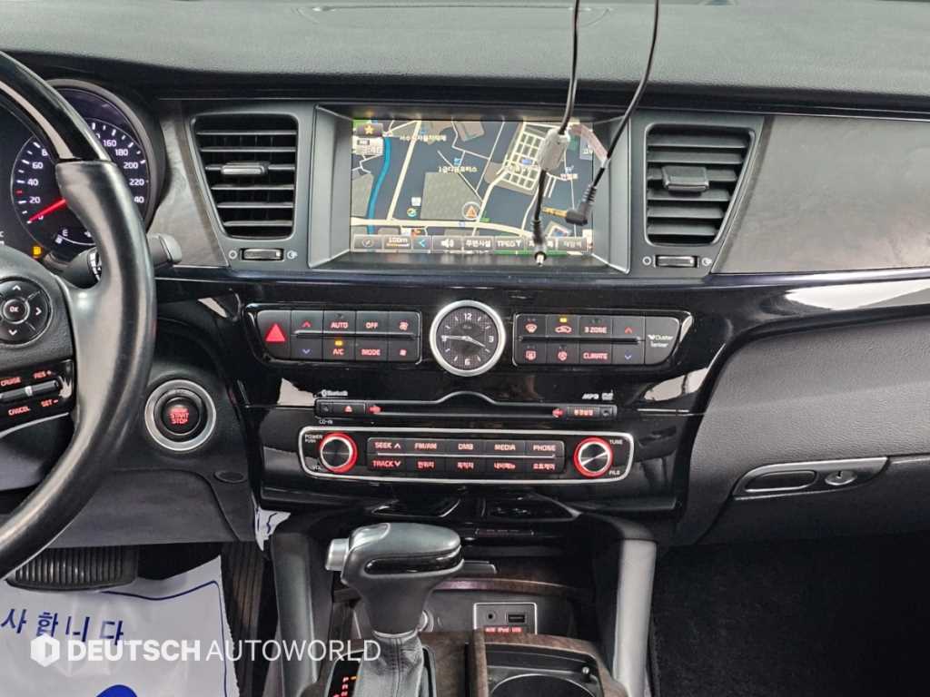 Kia K9 — photo 14