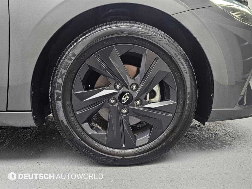Hyundai Avante — photo 05