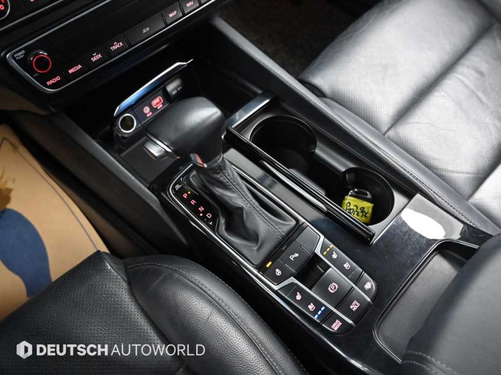 Kia K7 — photo 09