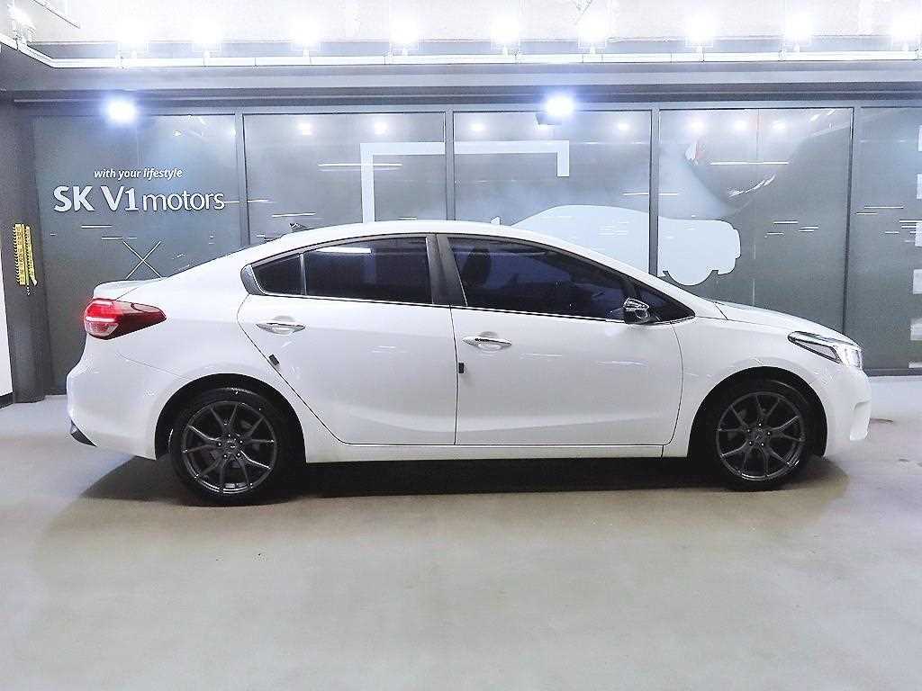 Kia K3 — photo 03