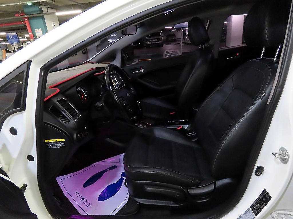 Kia K3 — photo 06