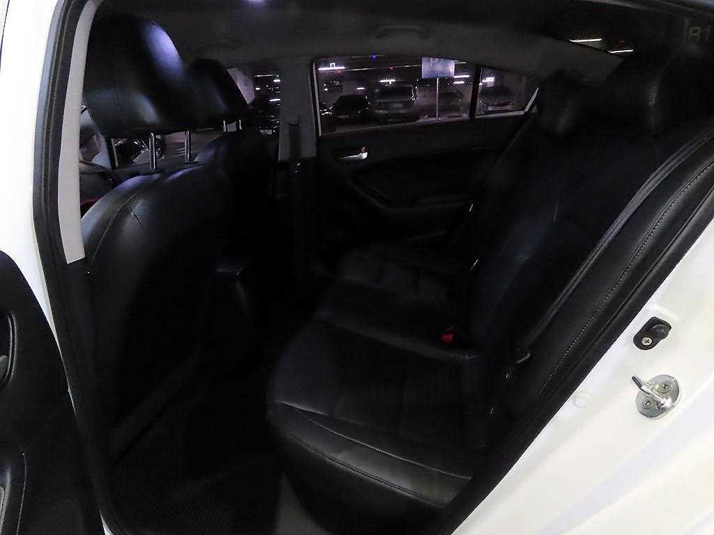 Kia K3 — photo 07