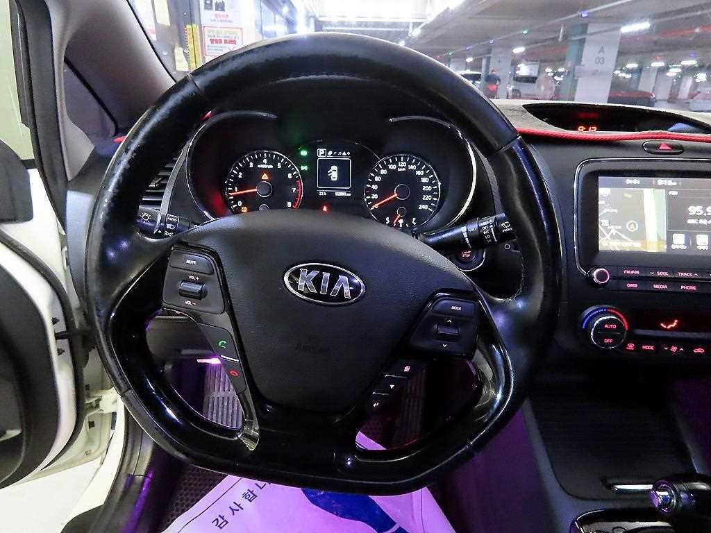 Kia K3 — photo 08