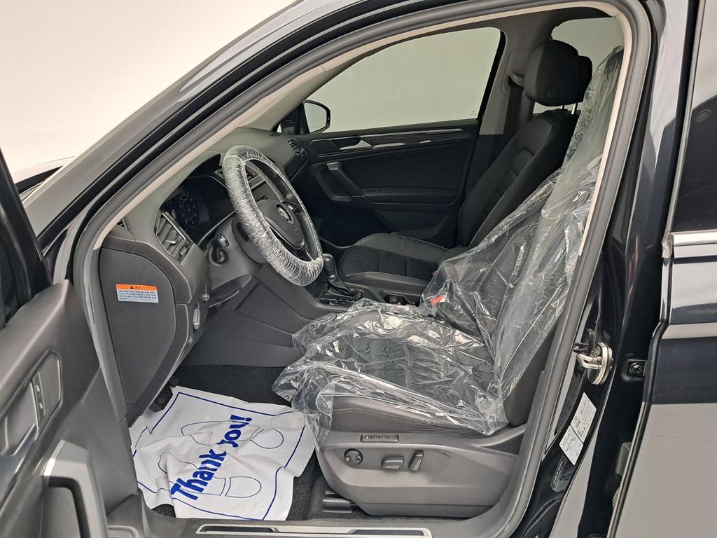 Volkswagen Tiguan — photo 11