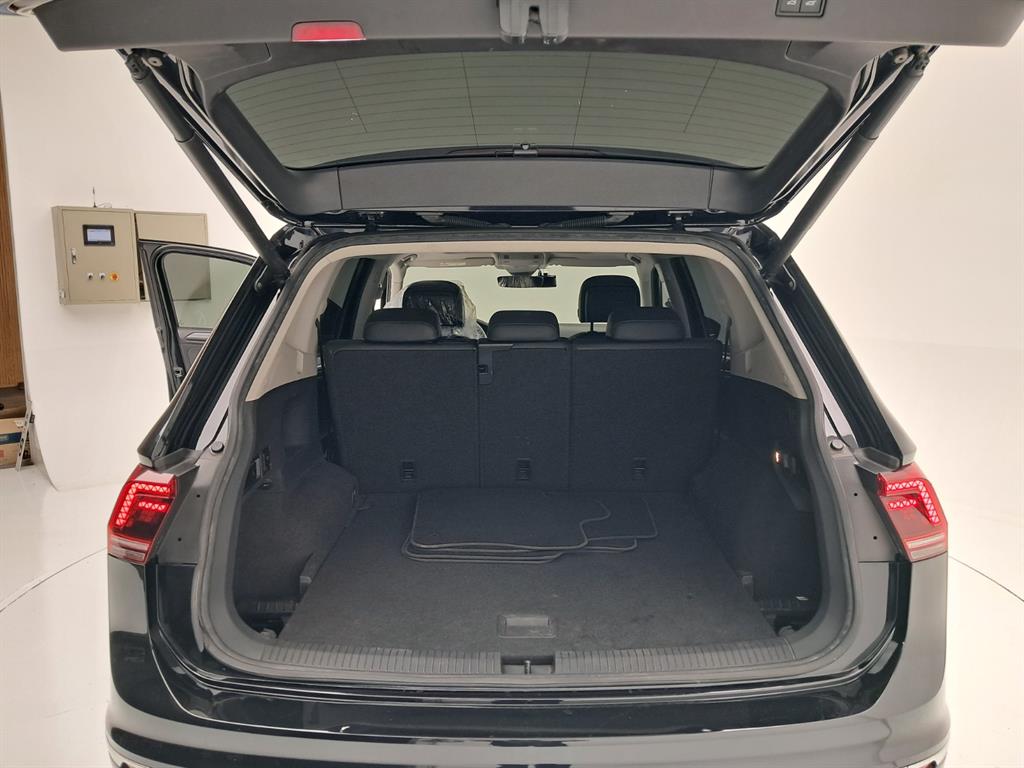 Volkswagen Tiguan — photo 17
