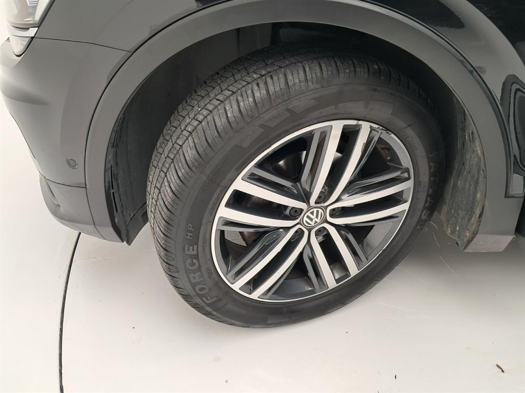 Volkswagen Tiguan — photo 20