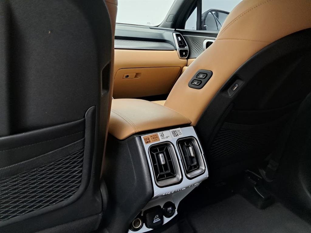 Kia Sorento — photo 16