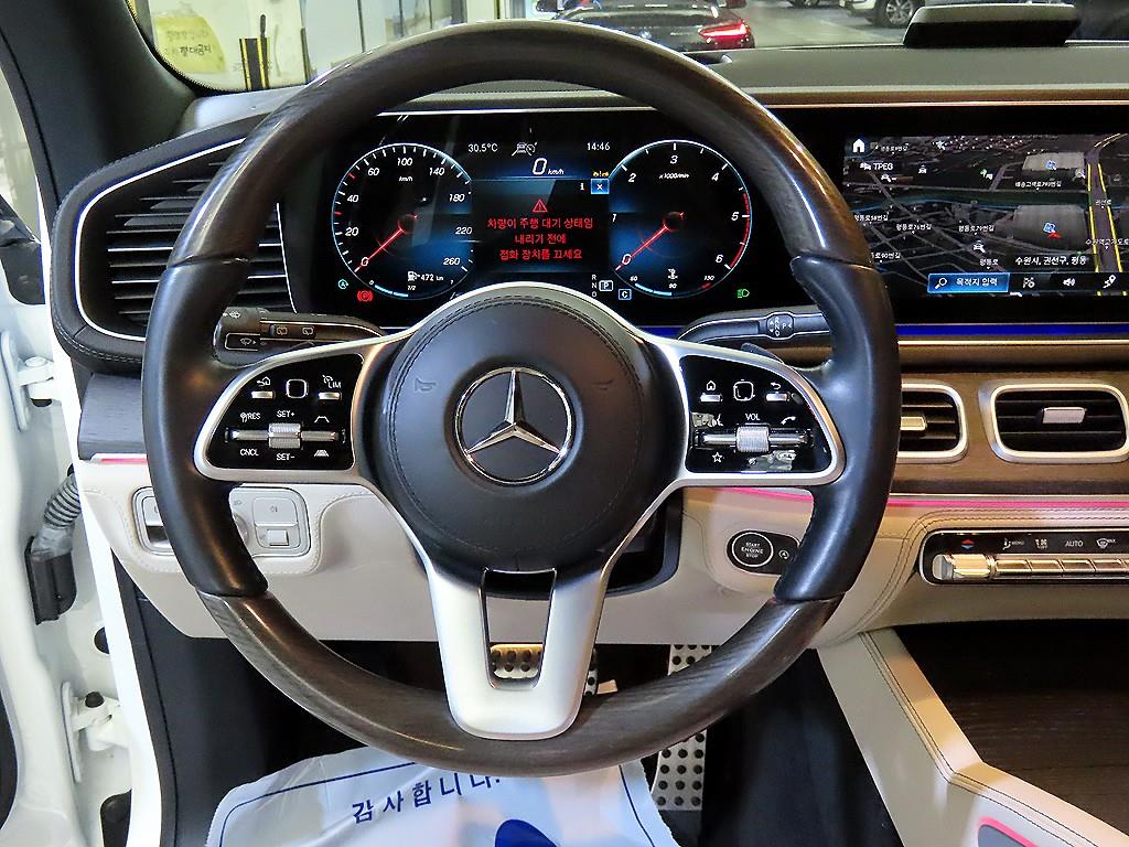 Mercedes-Benz GLS-Class — photo 08