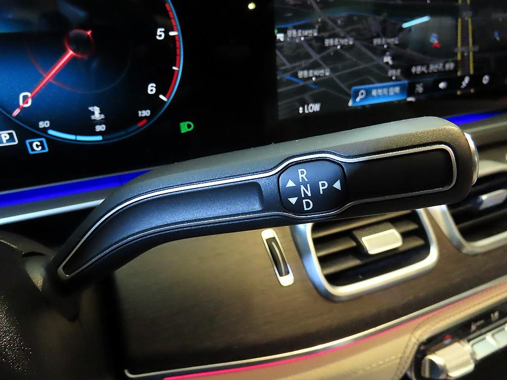 Mercedes-Benz GLS-Class — photo 12