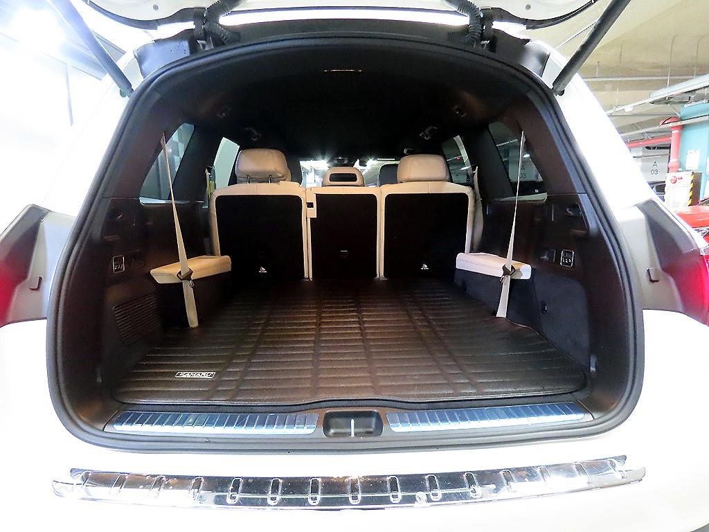Mercedes-Benz GLS-Class — photo 16