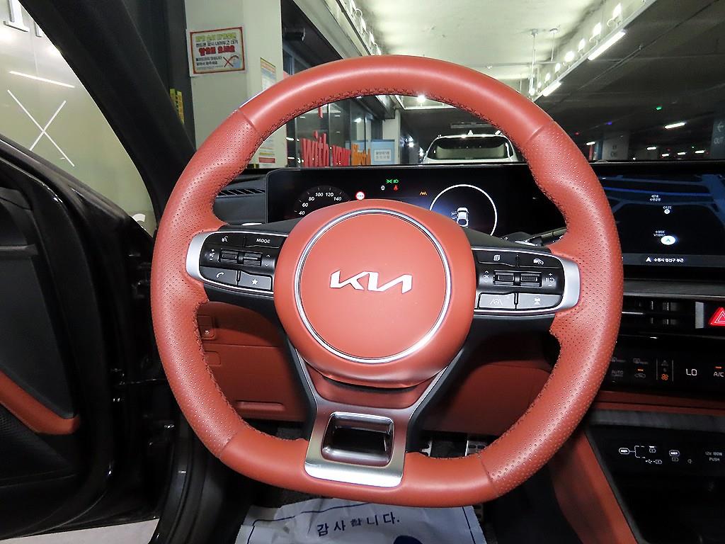 Kia K5 — photo 08