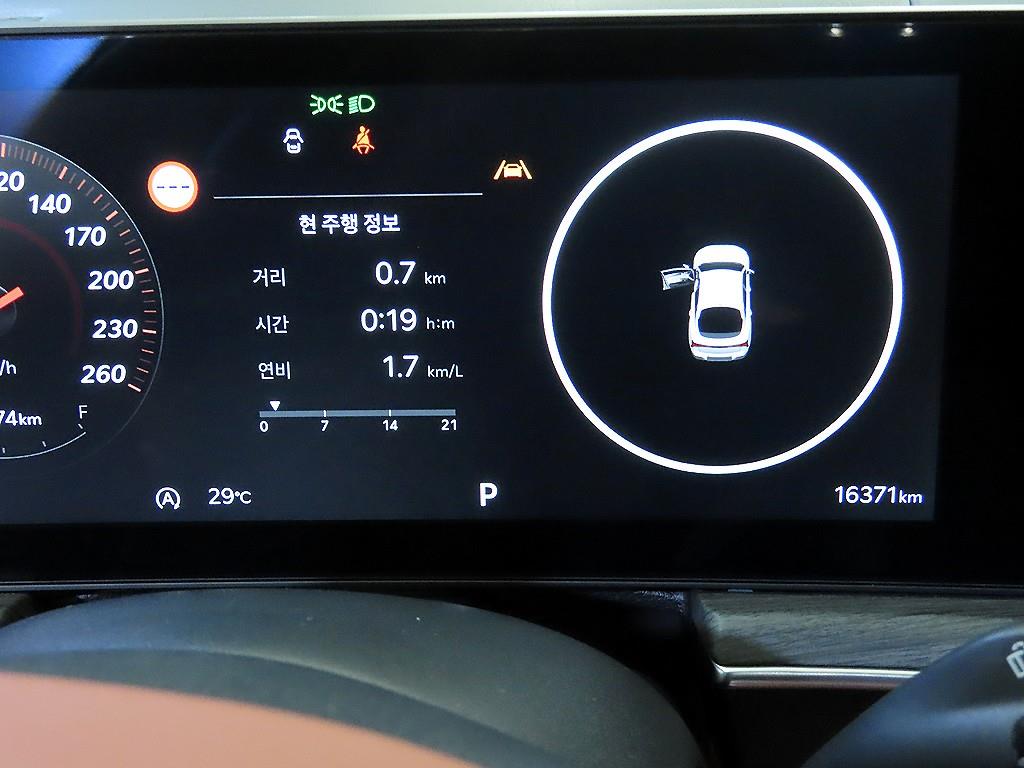 Kia K5 — photo 09