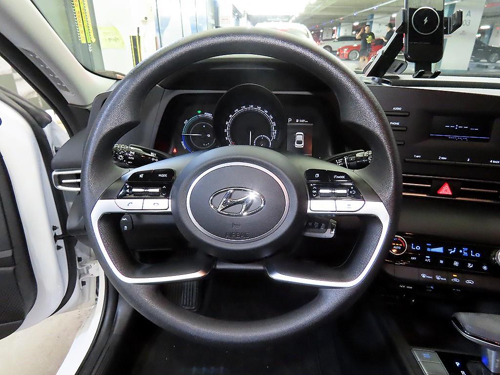 Hyundai Avante — photo 08