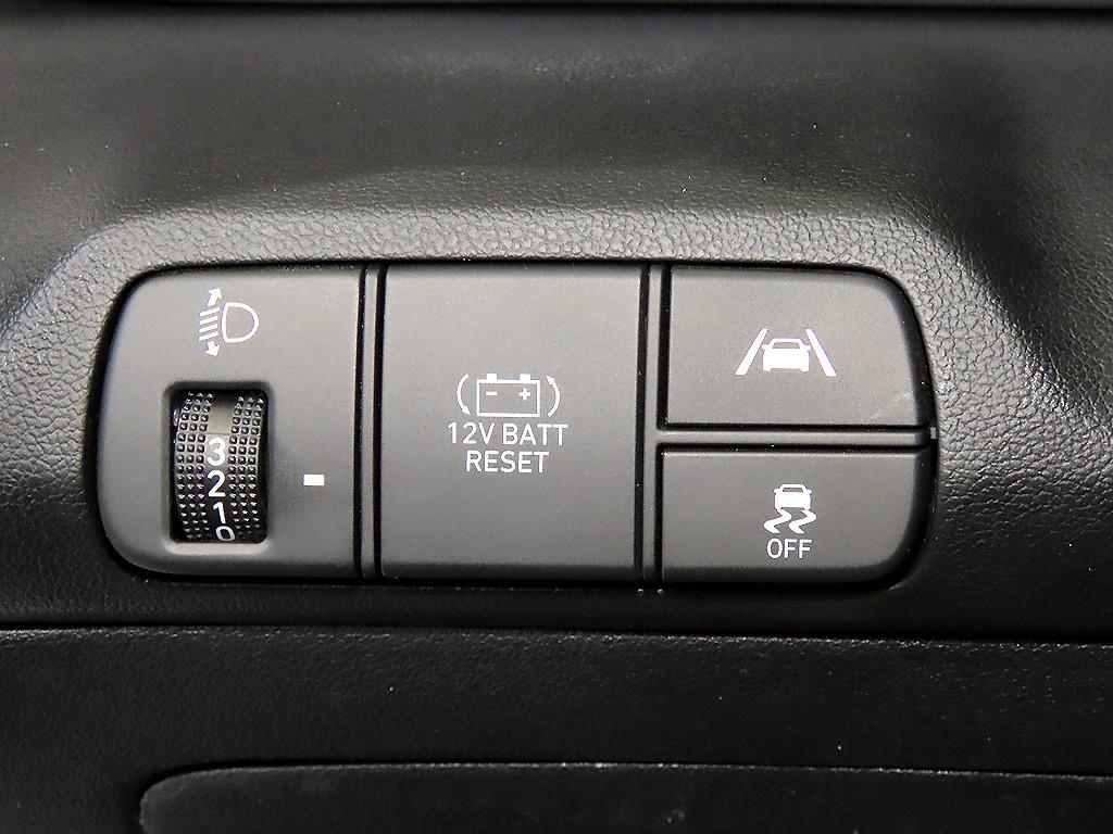 Hyundai Avante — photo 14