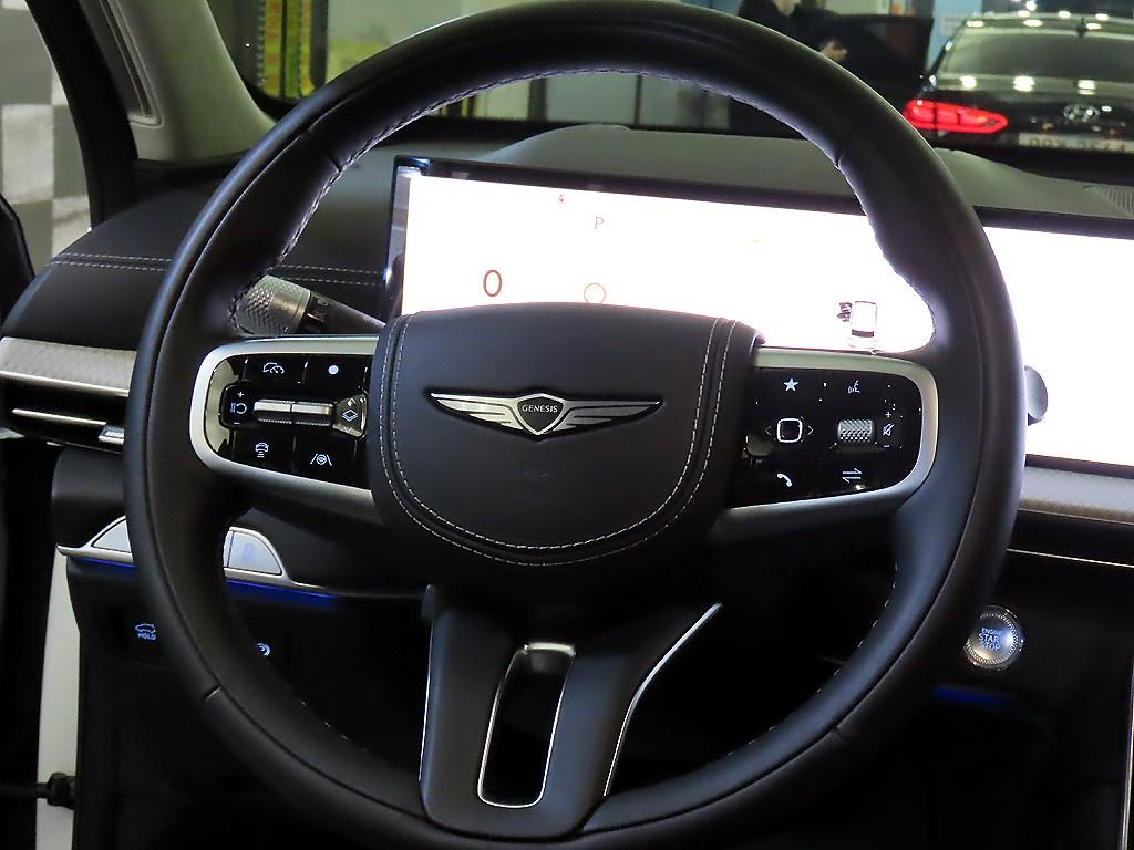 Genesis GV80 — photo 08