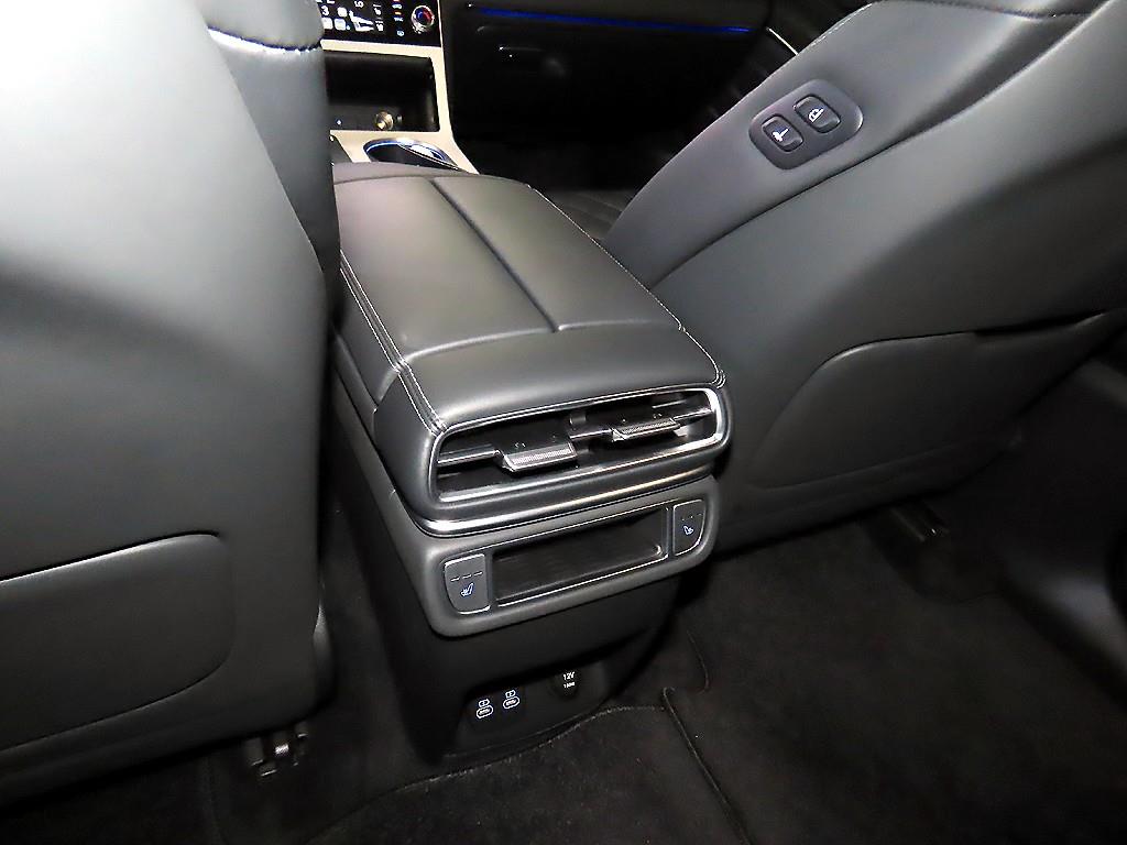 Genesis GV80 — photo 13