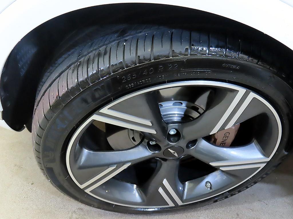Genesis GV80 — photo 20