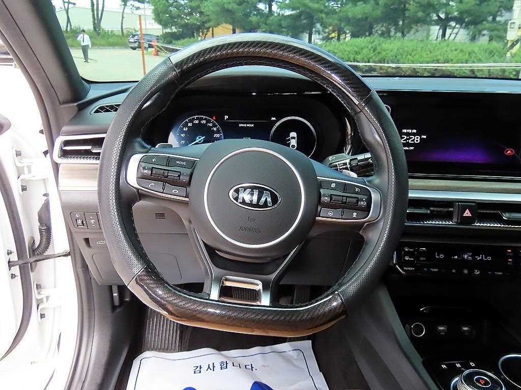 Kia K5 — photo 08