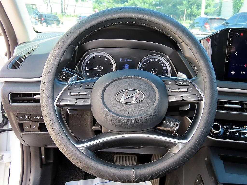 Hyundai Sonata — photo 08