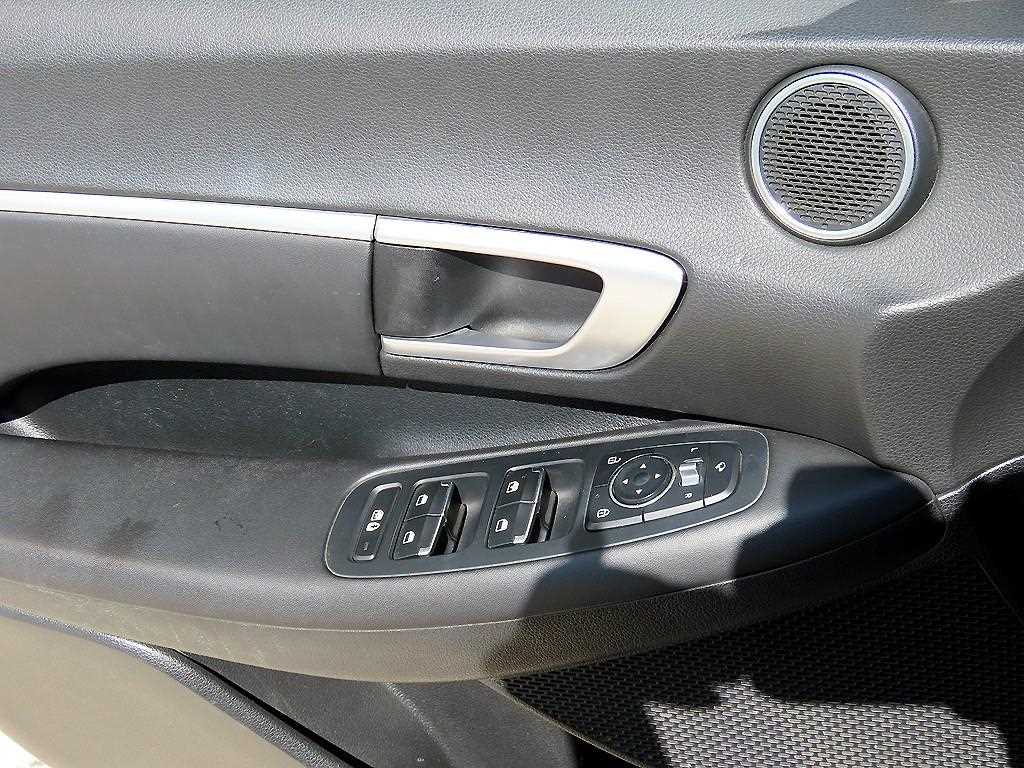 Hyundai Sonata — photo 11