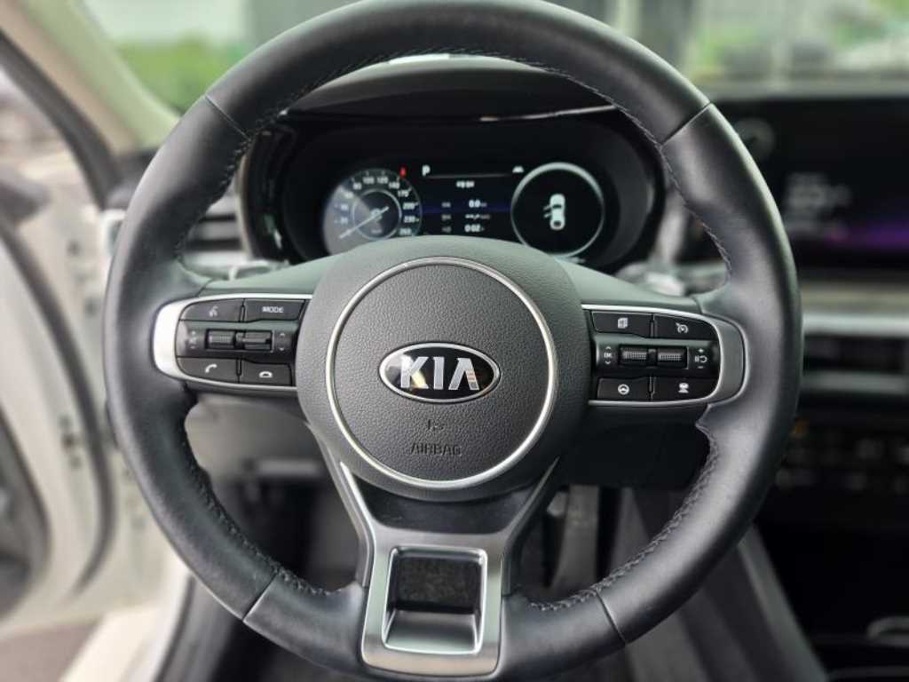 Kia K5 — photo 09
