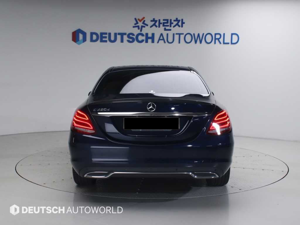 Mercedes-Benz C-Class — photo 04