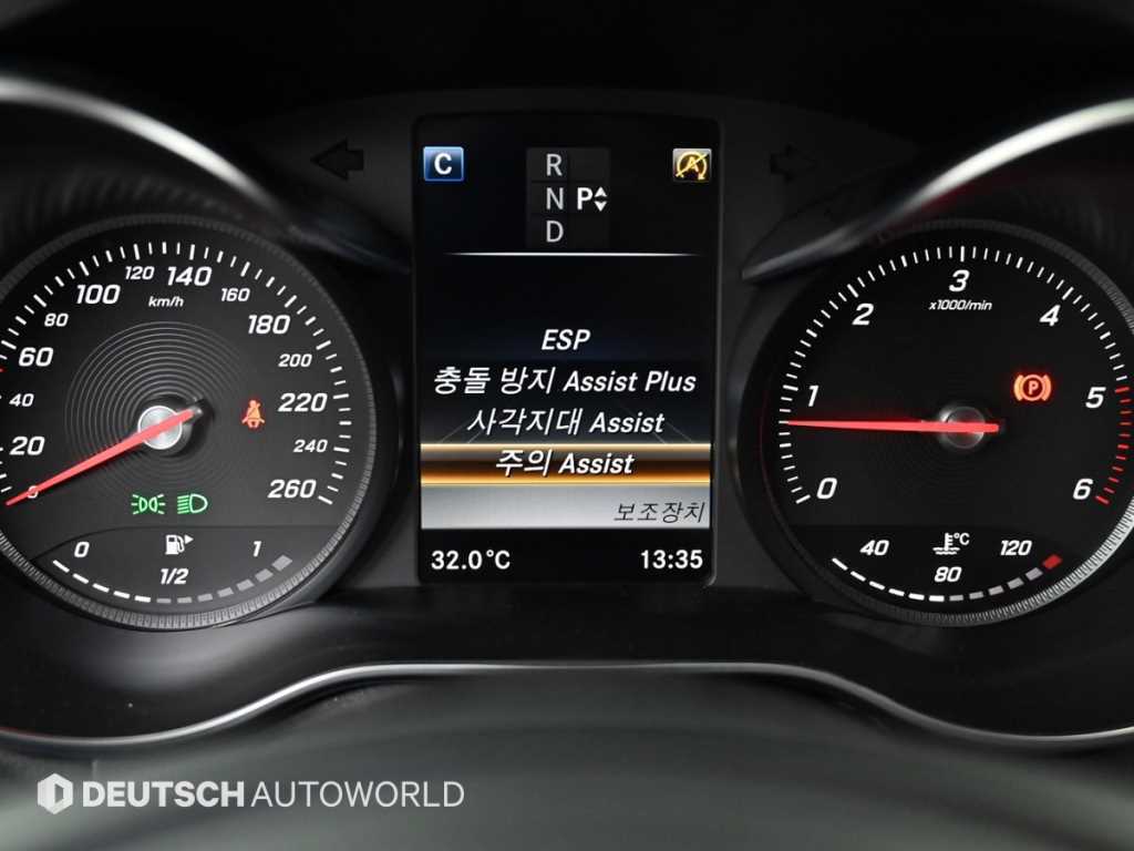 Mercedes-Benz C-Class — photo 16