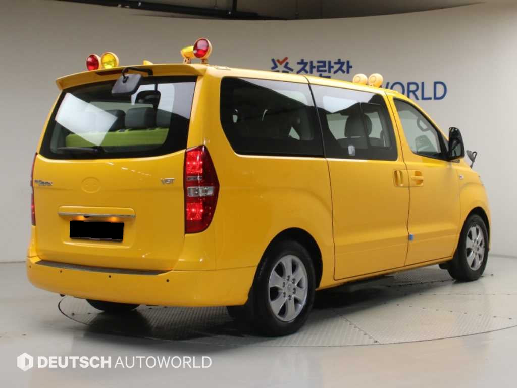 Hyundai Starex — photo 02