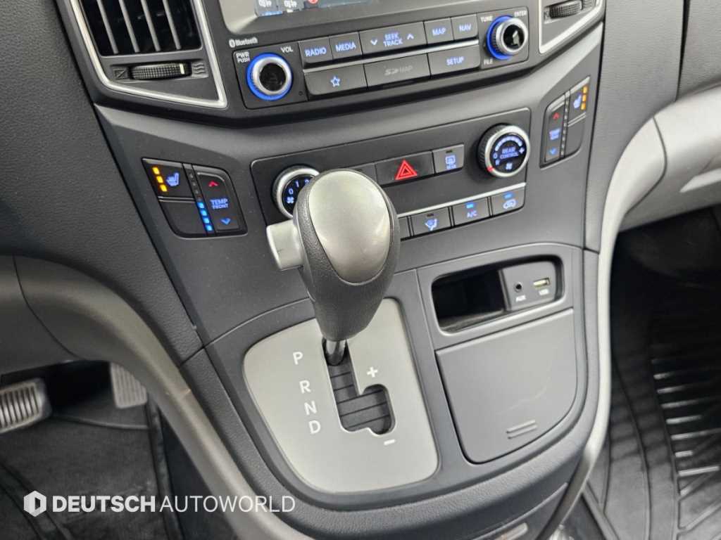 Hyundai Starex — photo 09