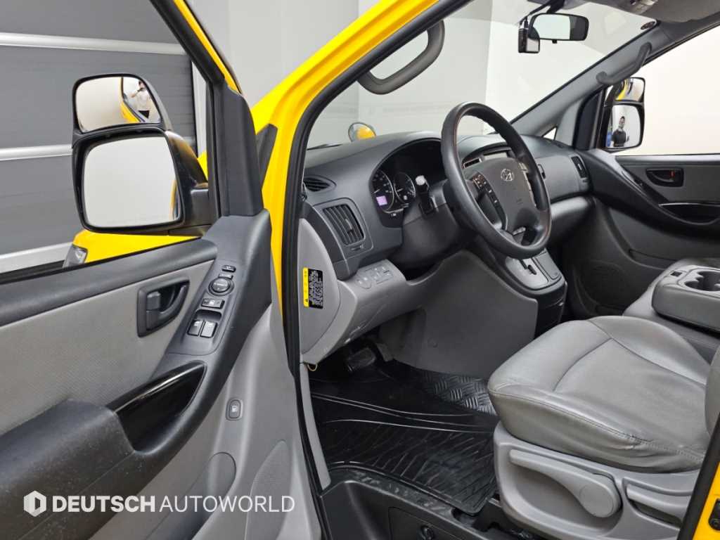 Hyundai Starex — photo 11