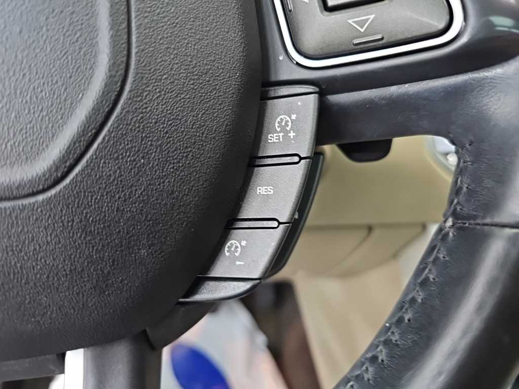 Land Rover Range Rover Evoque — photo 17