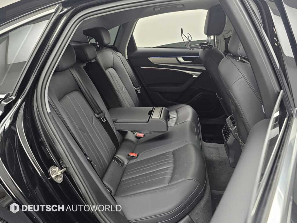 Audi A6 — photo 12