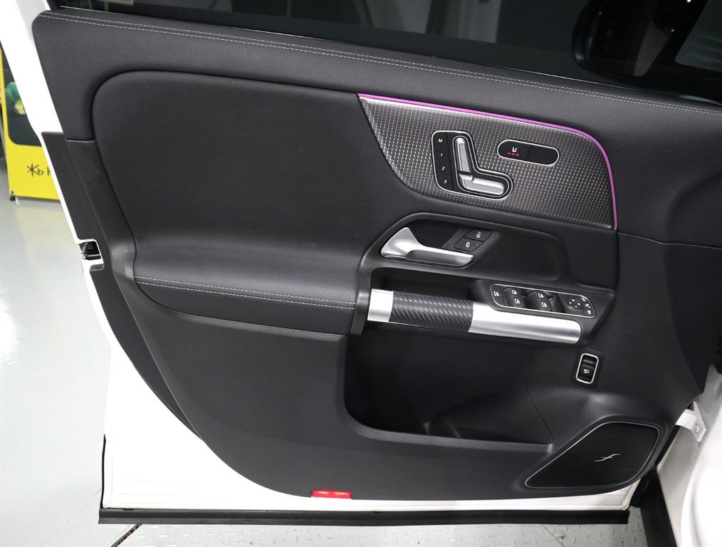 Mercedes-Benz EQA — photo 08