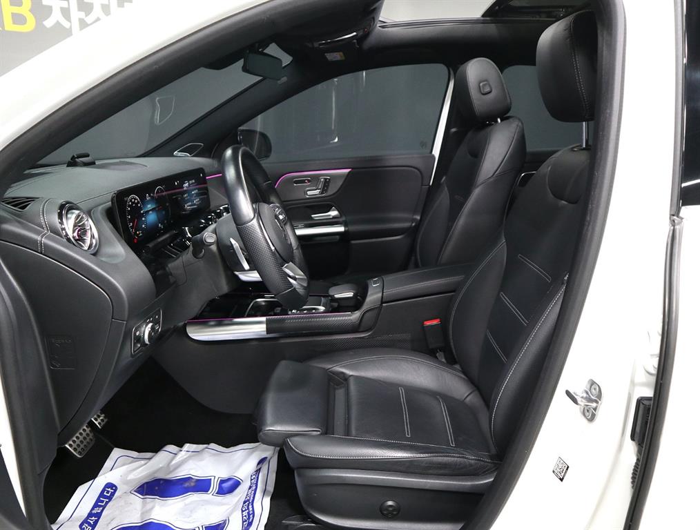 Mercedes-Benz EQA — photo 09