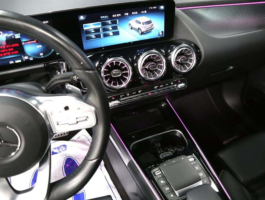 Mercedes-Benz EQA — photo 11