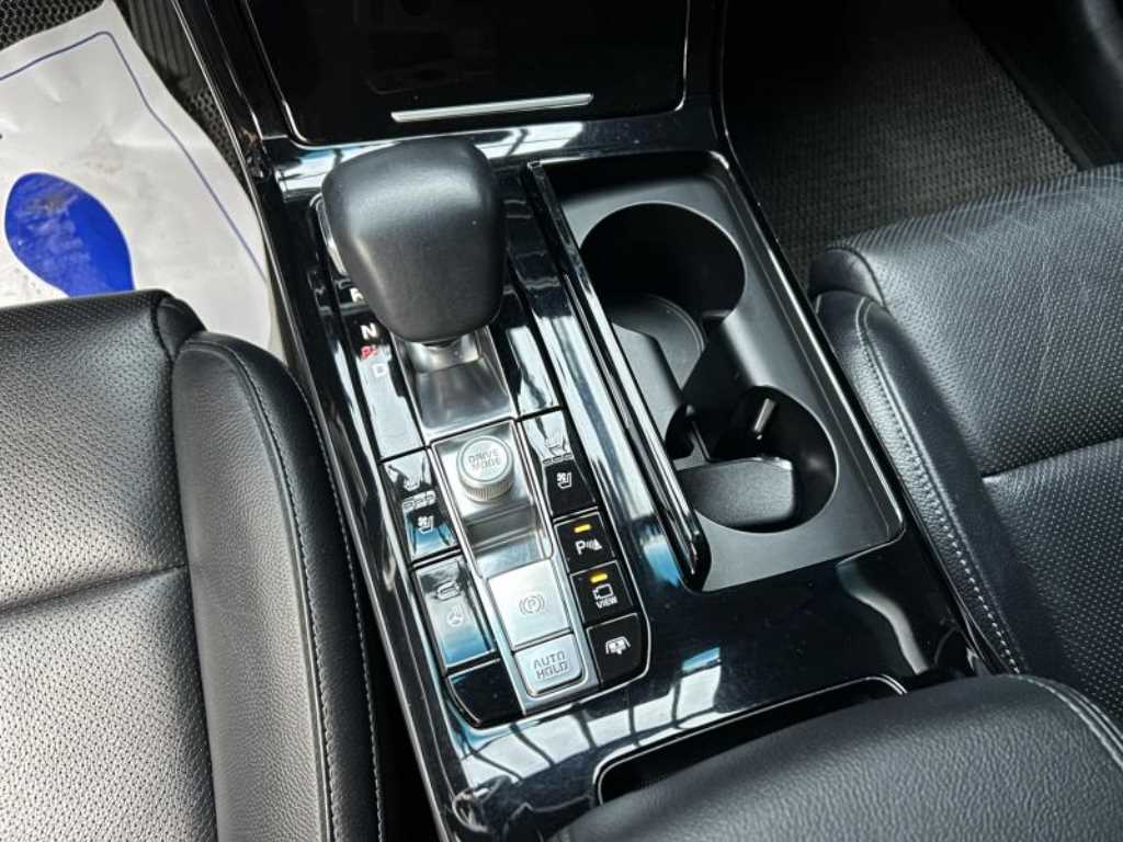 Kia K7 — photo 11