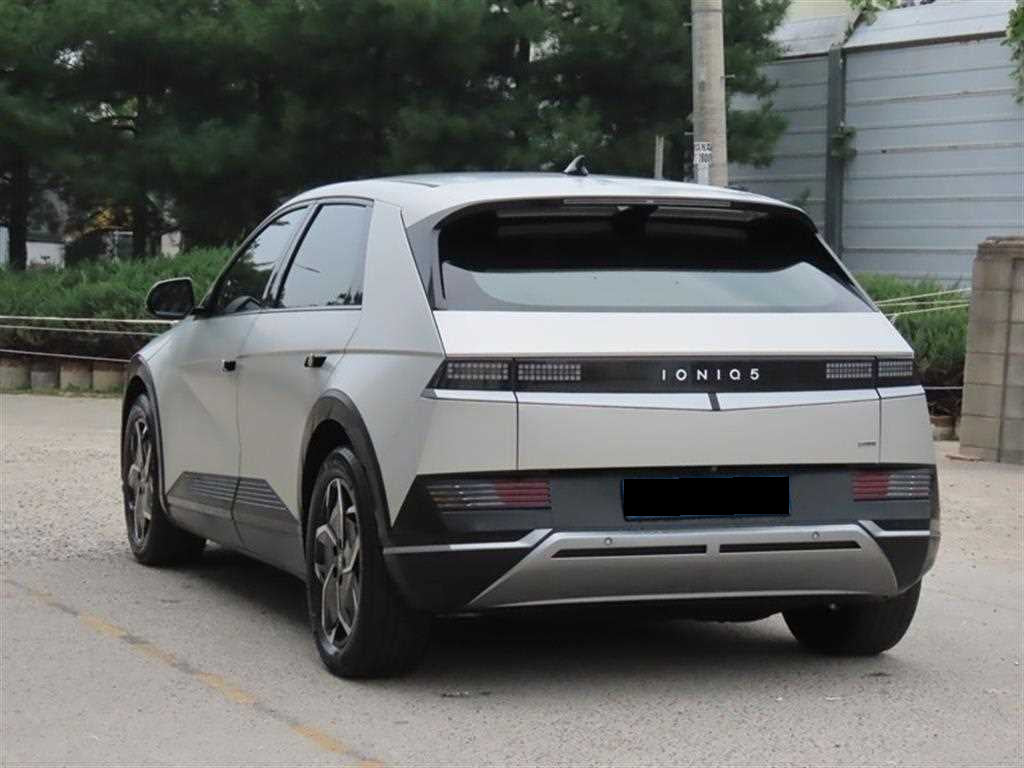 Hyundai Ioniq5 — photo 03