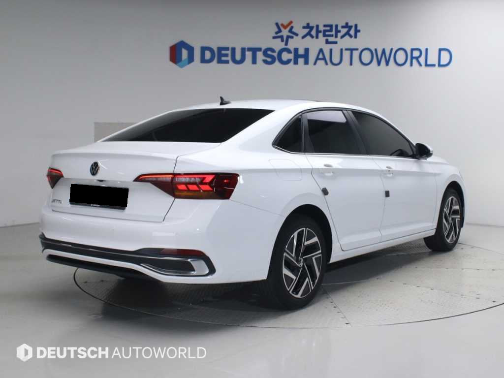 Volkswagen Jetta — photo 02