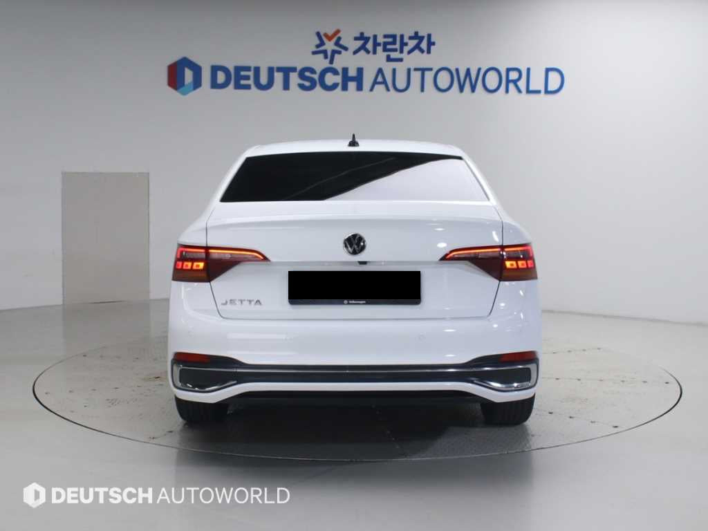 Volkswagen Jetta — photo 04